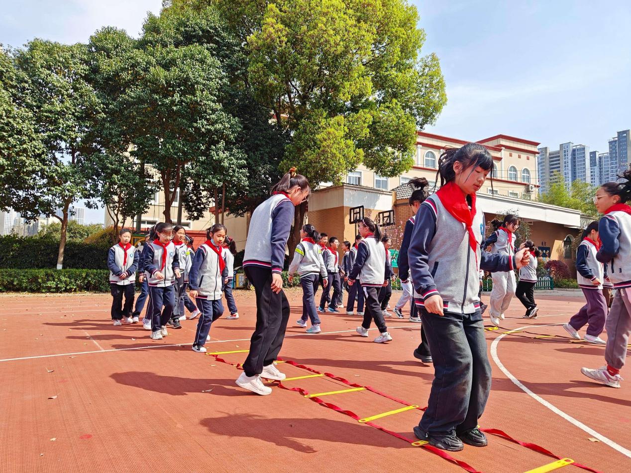 核心素养下小学田径课堂教学研讨_html_mfb72caf.jpg
