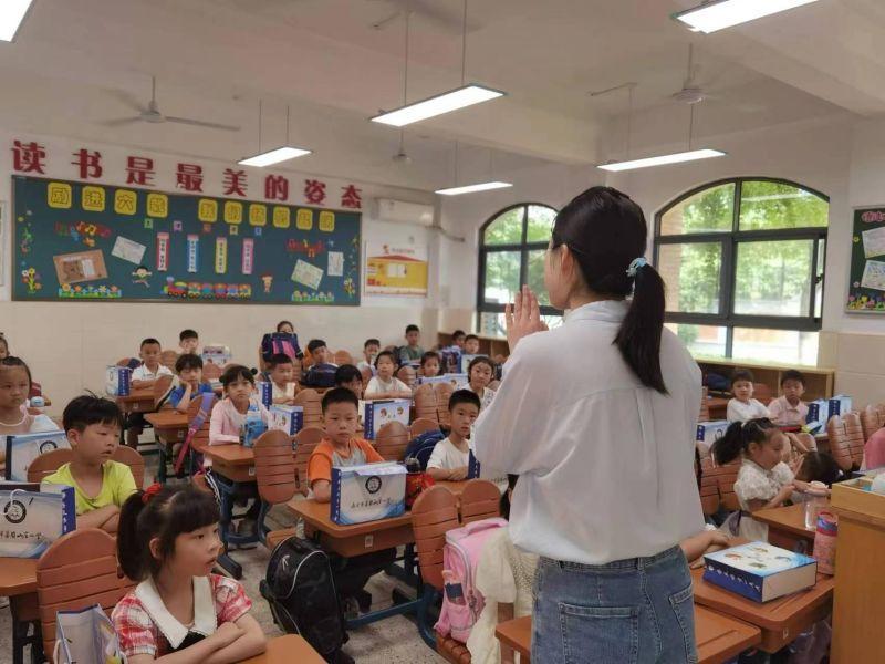 幼小衔接适应课程报道_html_m250b25ba.jpg