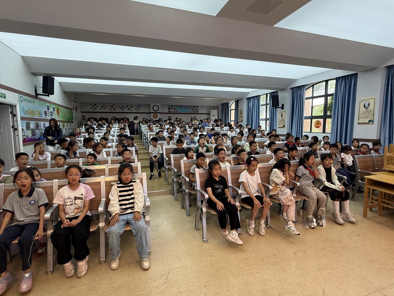 景德镇千馆万瓷“数字博物馆”科普进校园活动_html_m7a248bbd.jpg