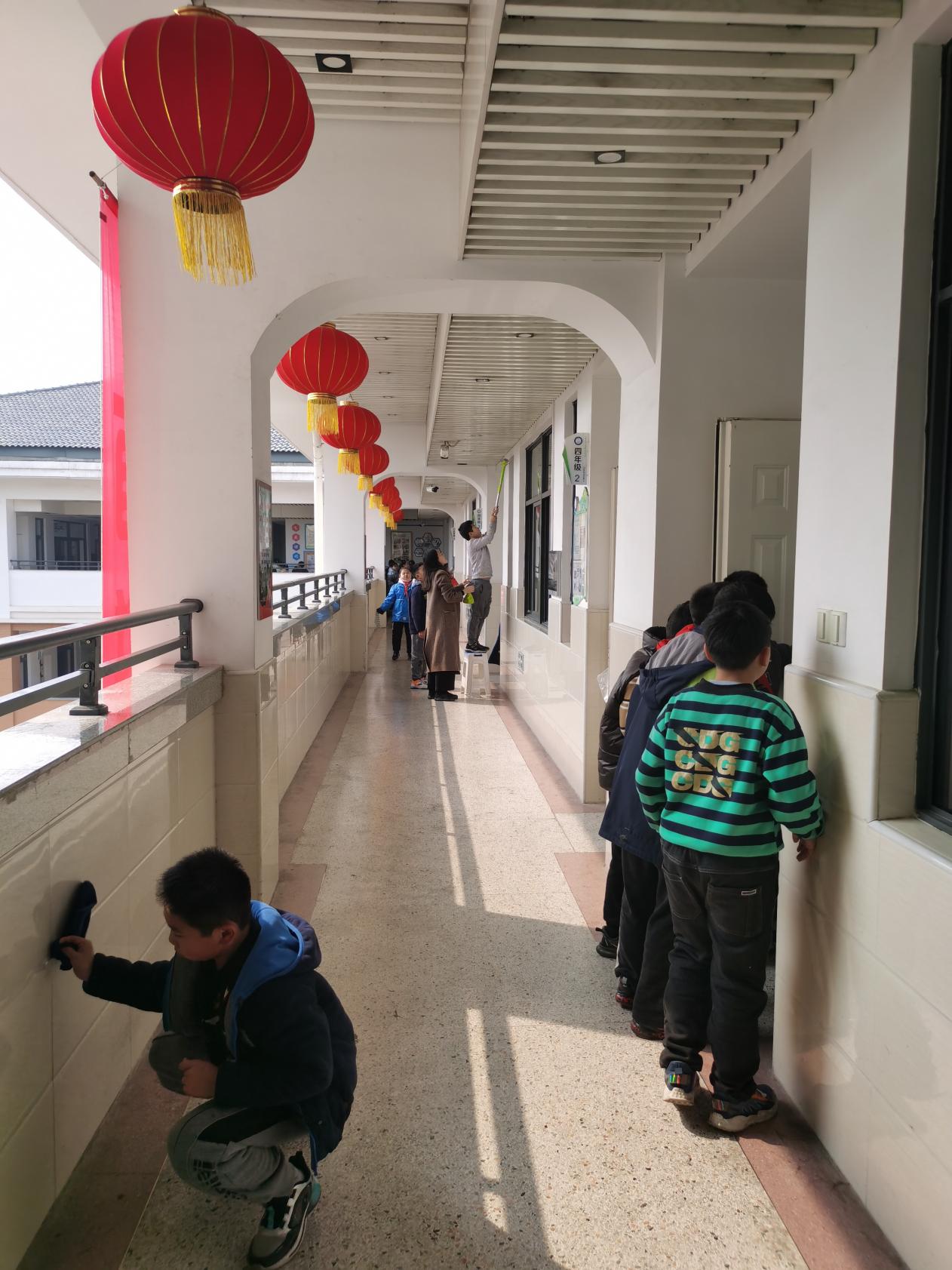 全校大扫除新闻稿_html_m4bb6a80b.jpg