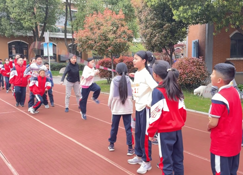 幕府山庄小学“阳光运动 快乐成长”春季运动会(2)(1)_html_52e22e7f.png