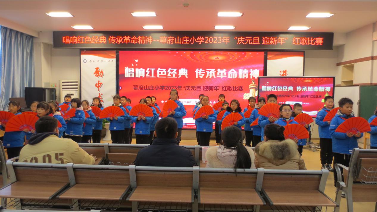 唱响红色经典 传承革命精神 红歌报道_html_25d929dc.jpg