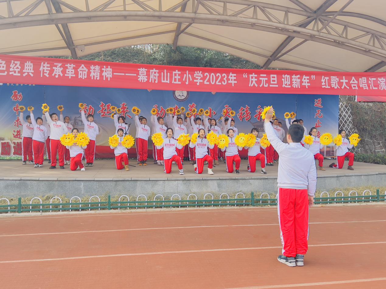 元旦汇演 新闻稿_html_626d8928.jpg