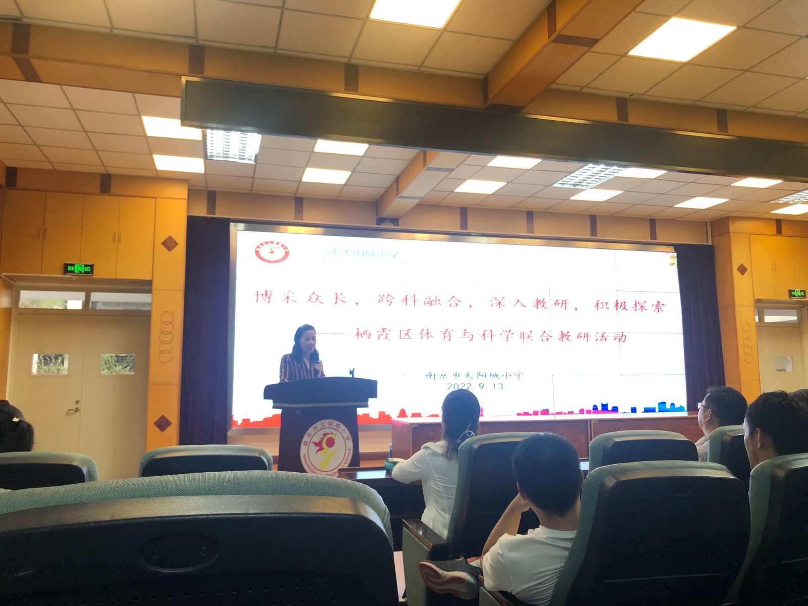 张明红校长发言.jpg