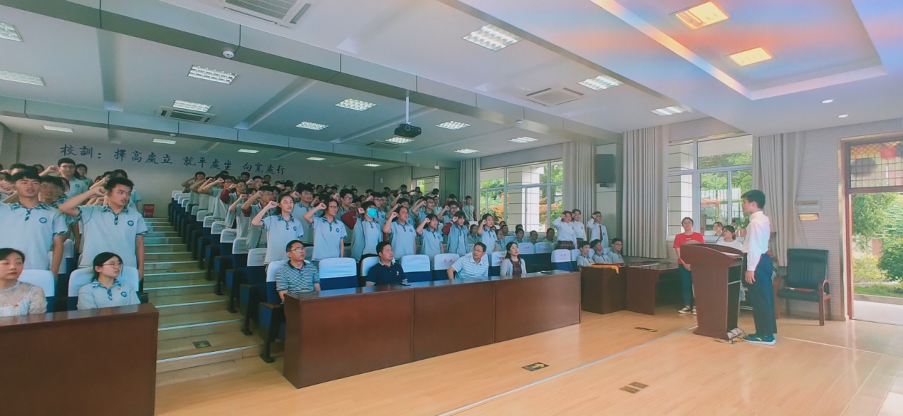 2018级青春礼_html_m32fc0c94.jpg