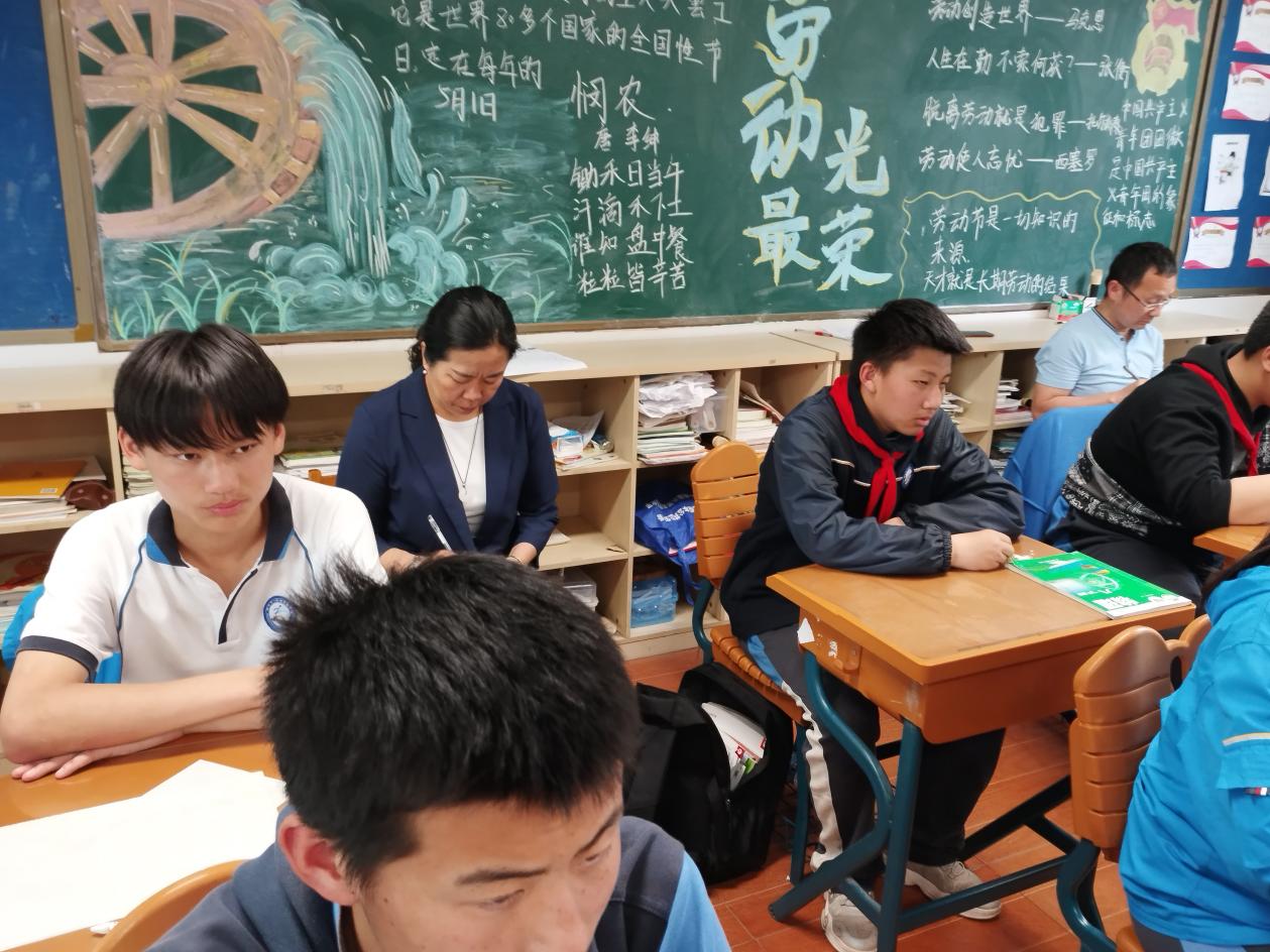 骨干引领共成长 深耕课堂提素养_html_m48ce60d2.jpg