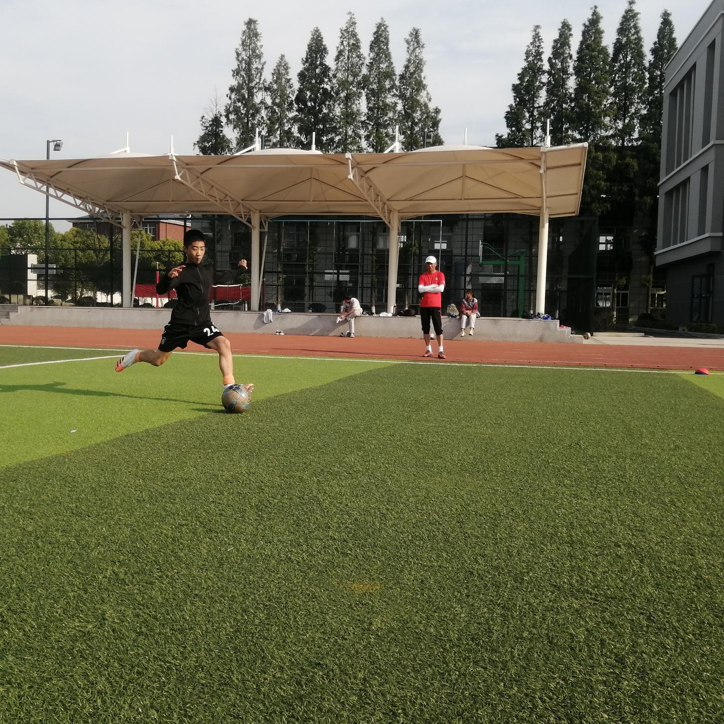 中桥中学足球夏令营开营了_html_m3a87e841.jpg