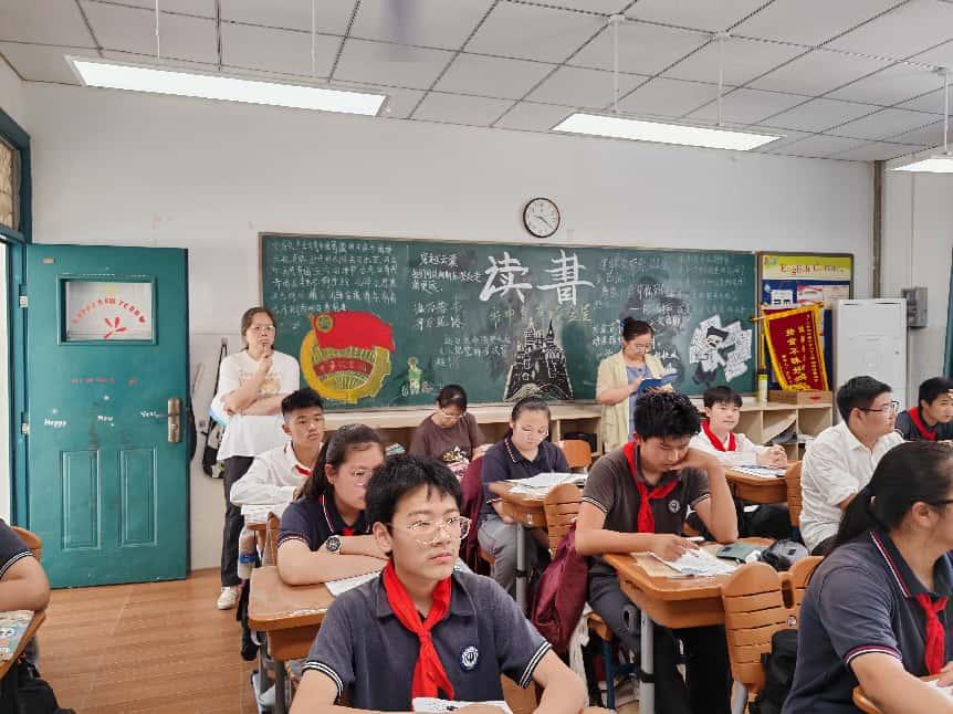 骨干教师展示课精彩纷呈_html_m1d88a51a.jpg