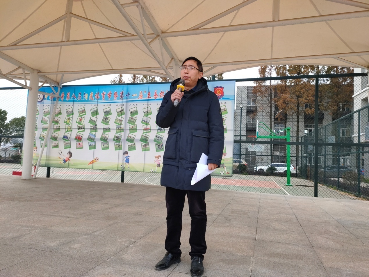 知法，懂法，守法——记中桥中学“国家宪法日”微型讲座_html_62f8f35.jpg