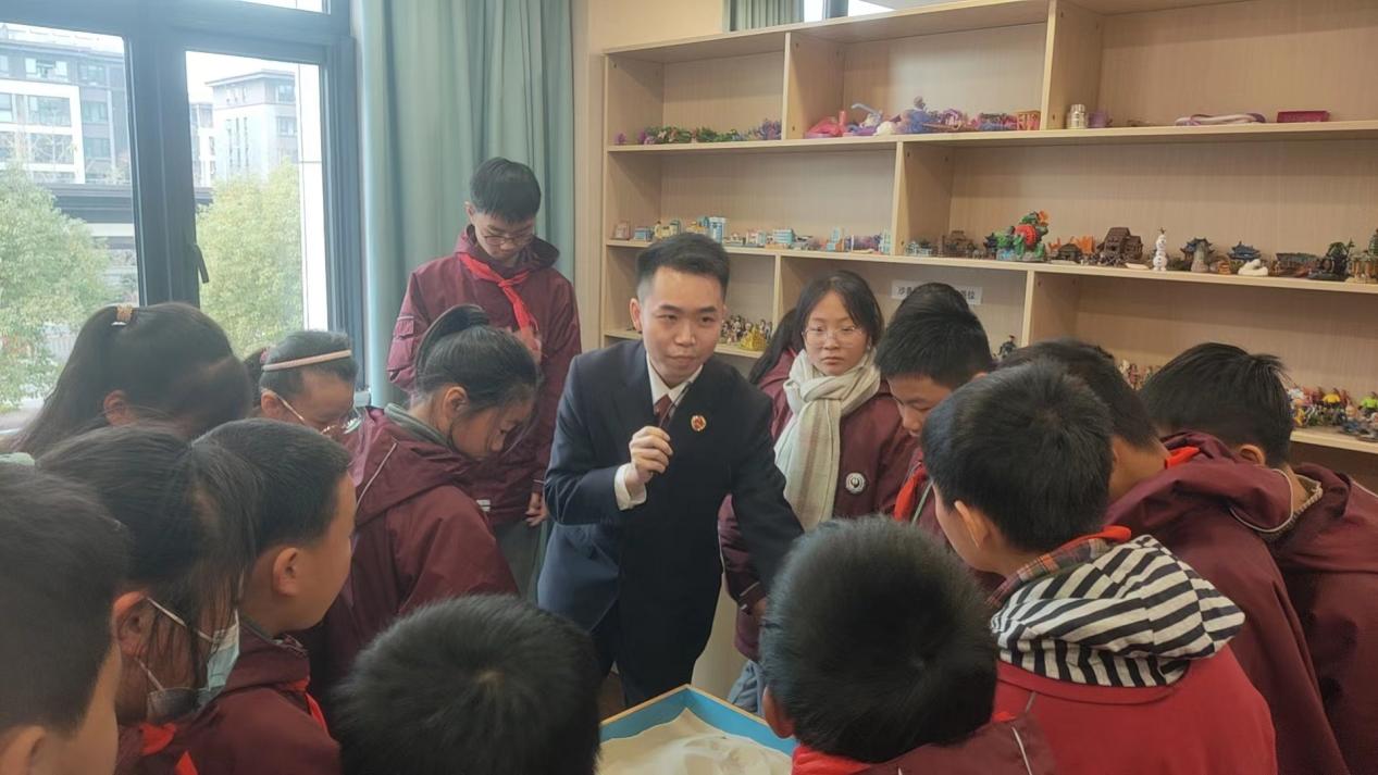 【行健中桥】法伴成长，精彩呈“宪”——2023年法治教育研学活动_html_m14c22a62.jpg
