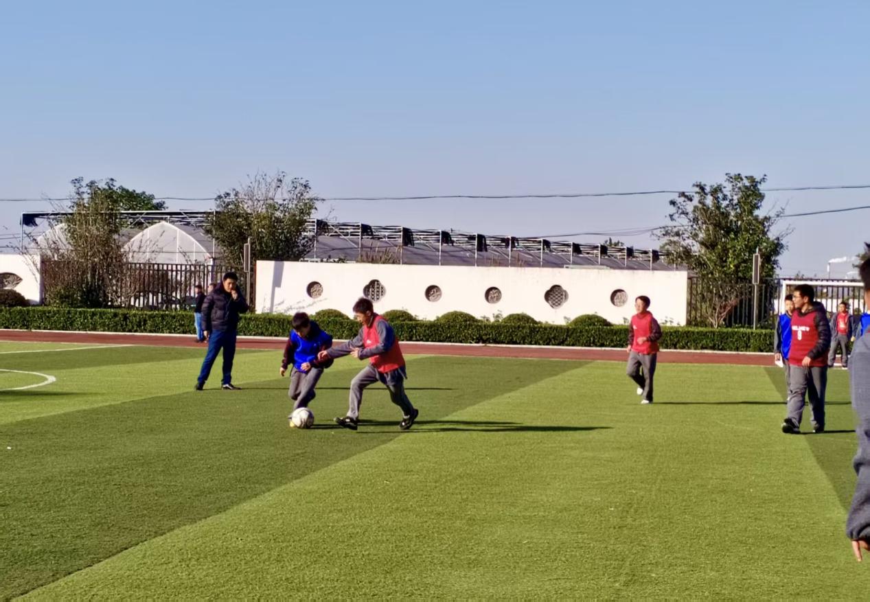 中桥中学第十六届 “圭易杯” 校园足球联赛_html_m1af1a52.jpg