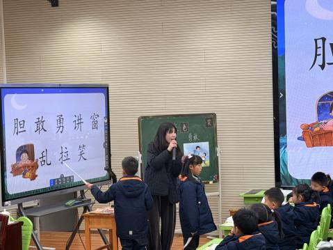 【金小·方堂问道】让文字在朗读中“活”起来 ——课内阅读研讨课暨金陵小学语文读鉴课堂校本主题研修(二)_html_3cd81716.png