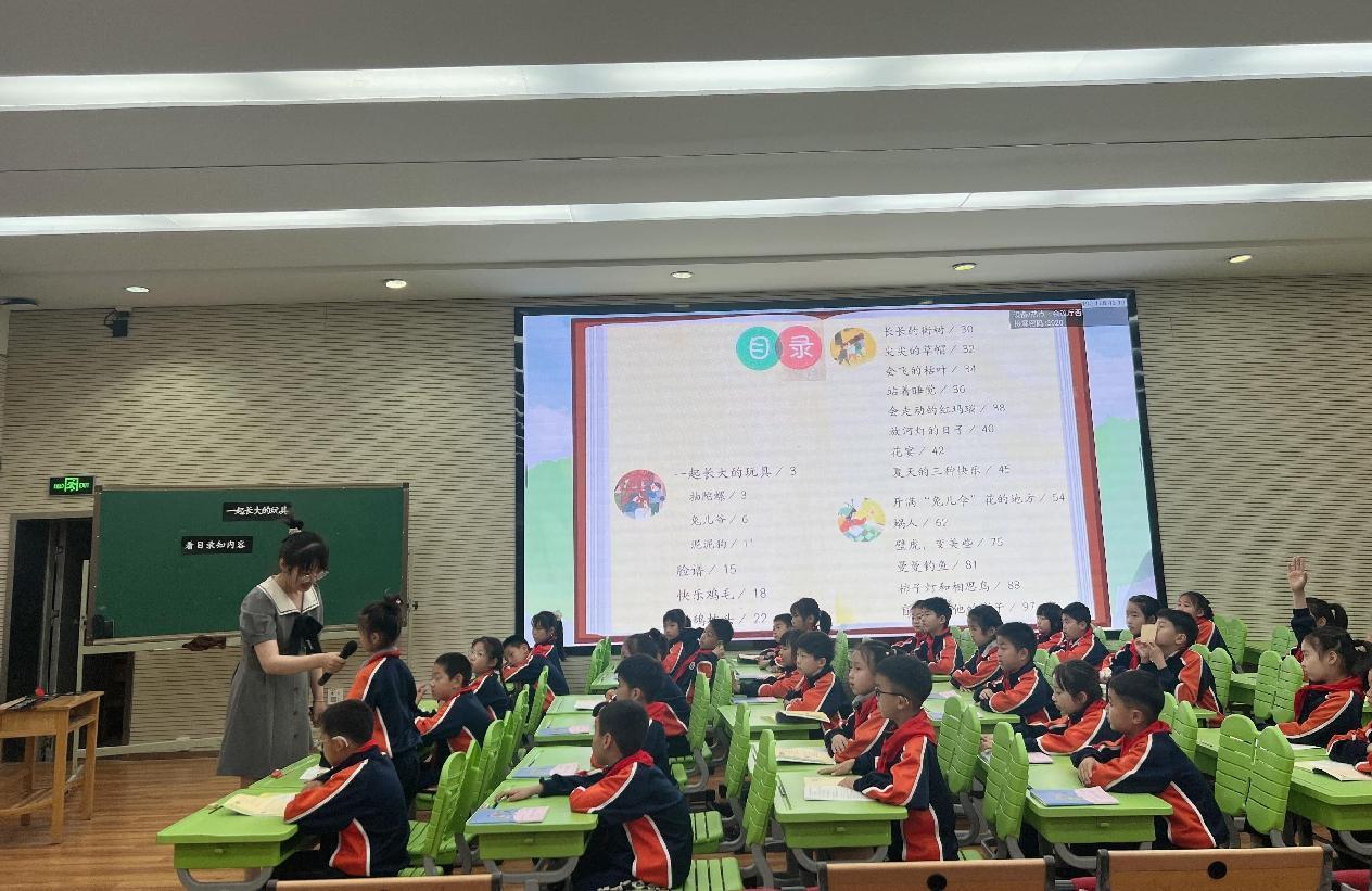 【已改】读经典文本，听思维花开——记金陵小学语文教研组“快乐读书吧”课例研讨活动(1)_html_55364497.jpg