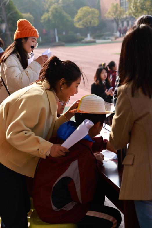 体劳并进共协力，爱意满满暖心流_html_1b0563c5.jpg