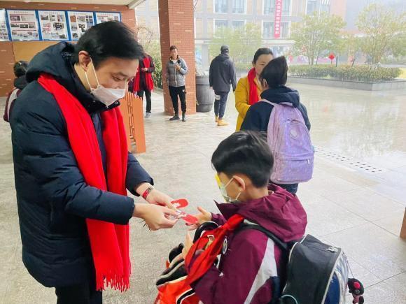 ”兔“故纳新，再出发——记南京市金陵小学2022——2023学年第二学期开学仪式_html_m28df7d4a.jpg