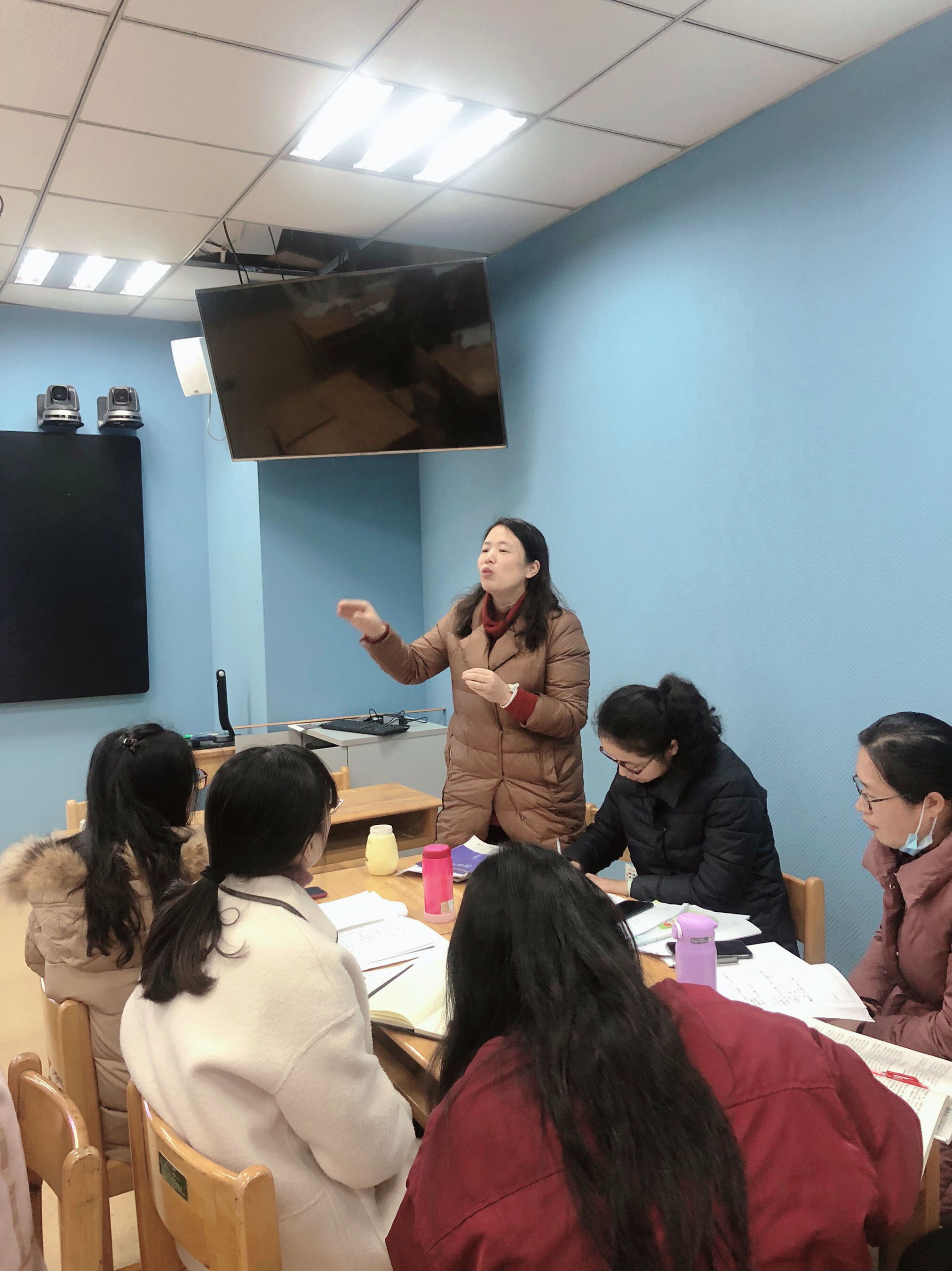 初冬暖阳迎教研 以研促教育表达_html_430de3fc.jpg