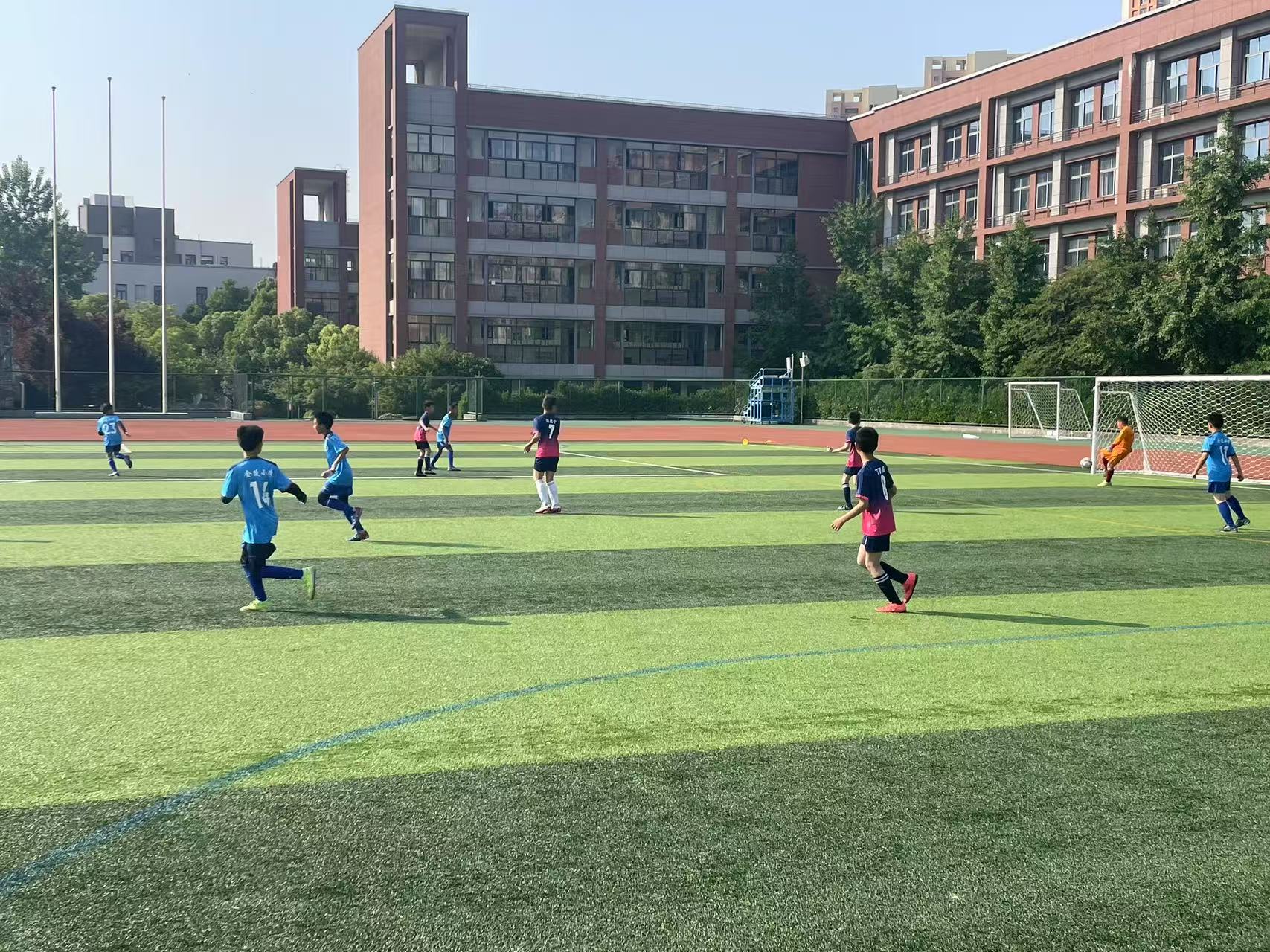 金陵小学第七届“校长杯”校园足球联赛开幕式新闻稿_html_mde99d45.jpg