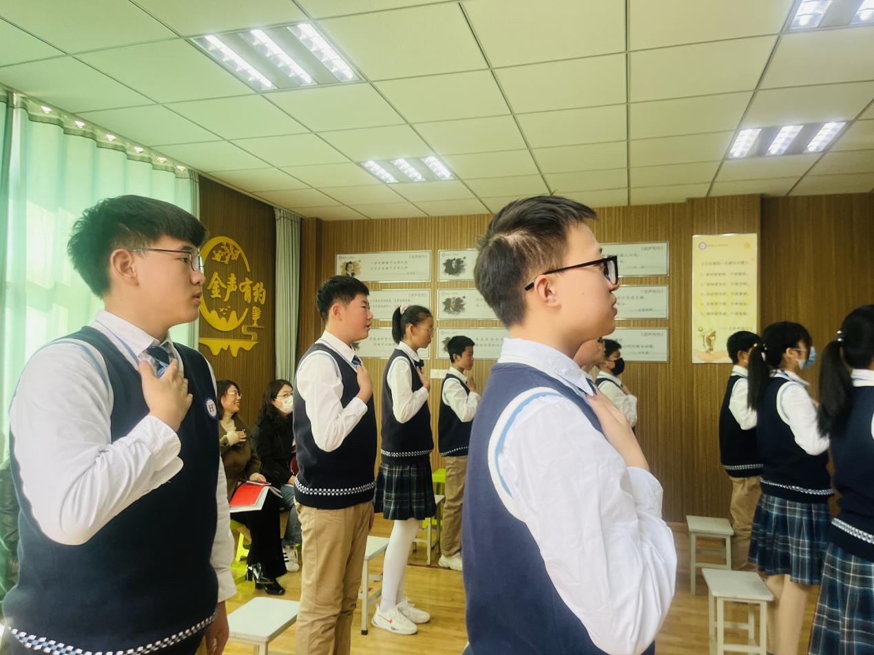 【尚真华电】发掘内涵成特色，专家评审促提升——南京市华电中学迎接区“特色教师”现场展示评审(1)_html_m40ad69c5.jpg