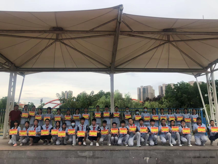 【尚真华电】硕果盈枝 收获成长——华电中学举办散学典礼_html_55244092.png