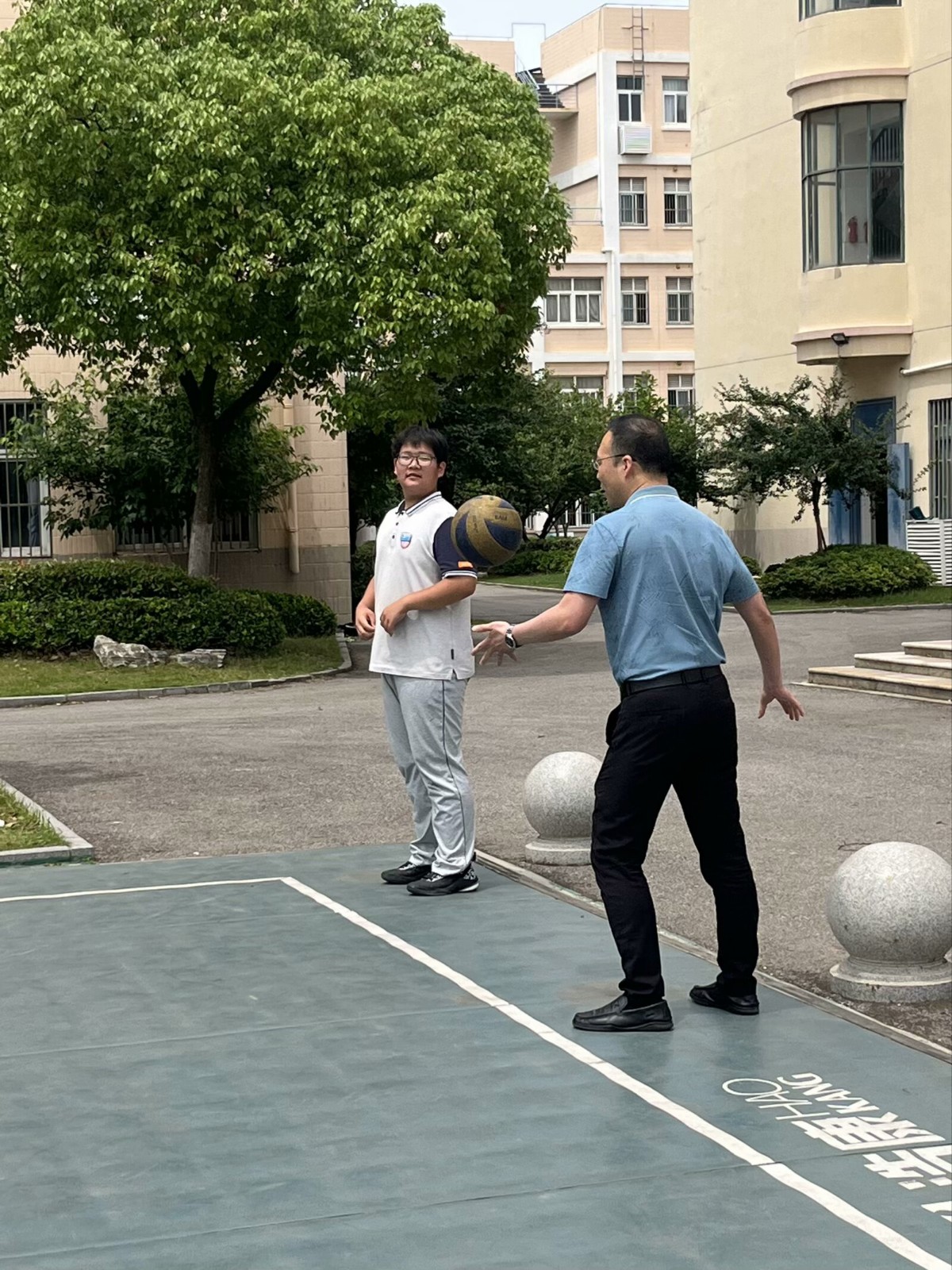 苏校开球.jpg