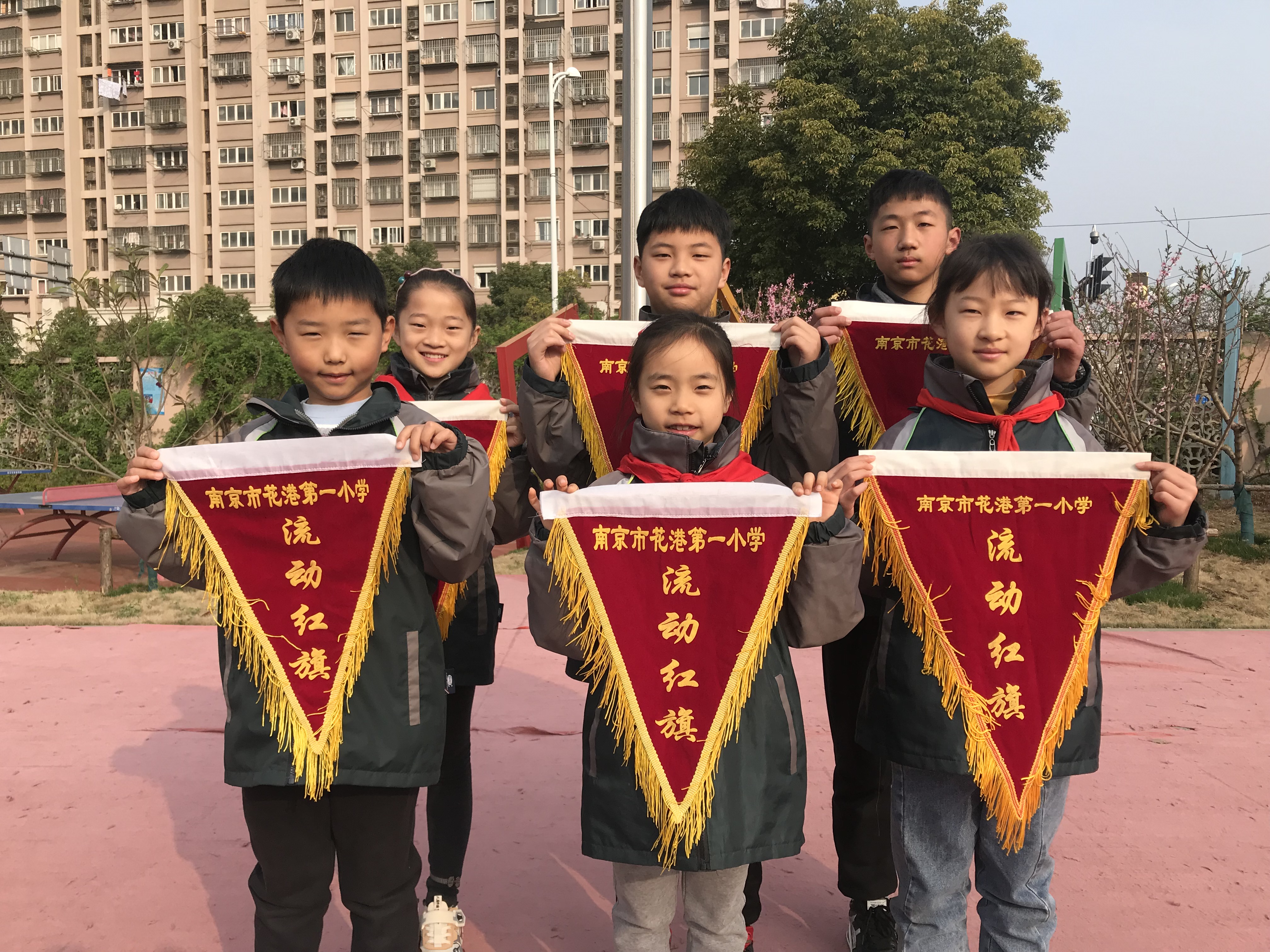 【花港一小】颁发流动红旗  传承文明风尚（五十）