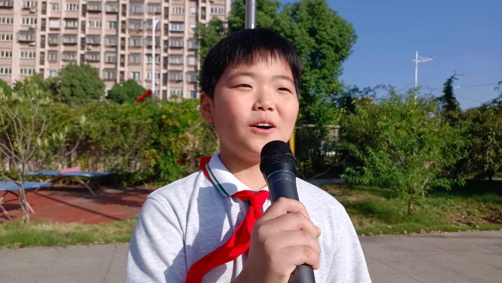 【花港一小】颁发流动红旗，传承文明风尚  （八十四）
