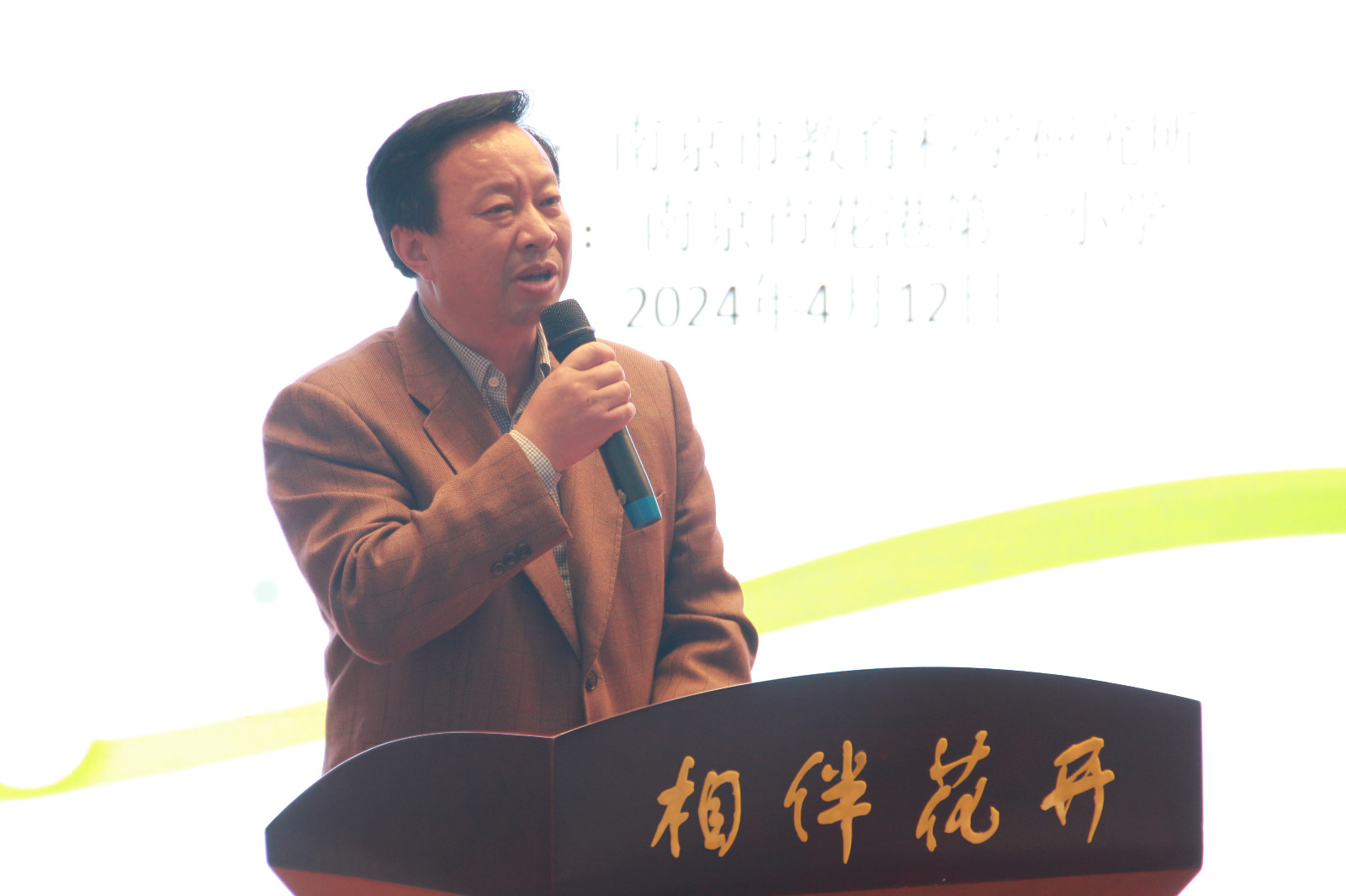 刘校.JPG