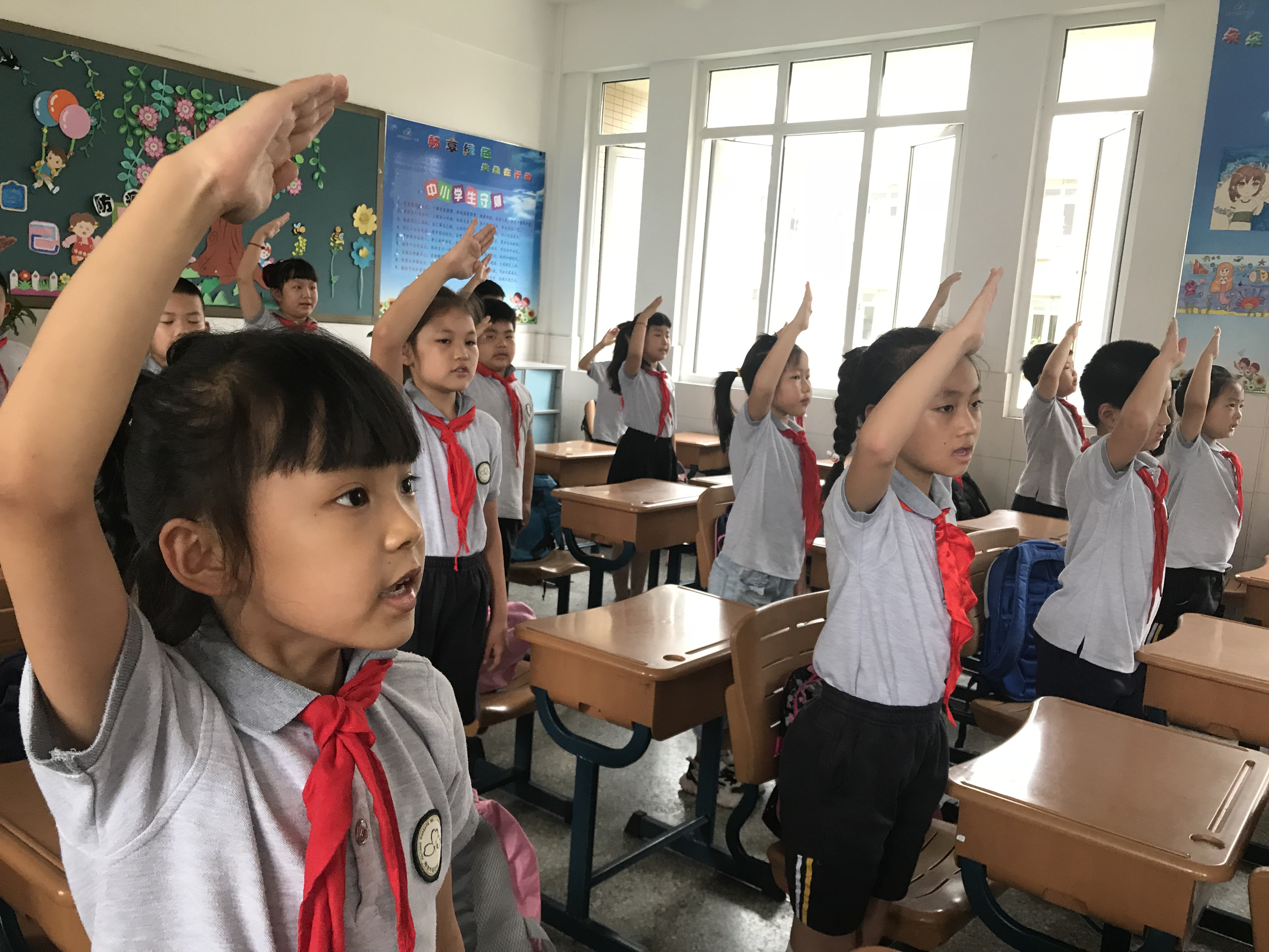 【花港一小】勿忘国耻 奋斗当下——花港一小第十周主题升旗仪式