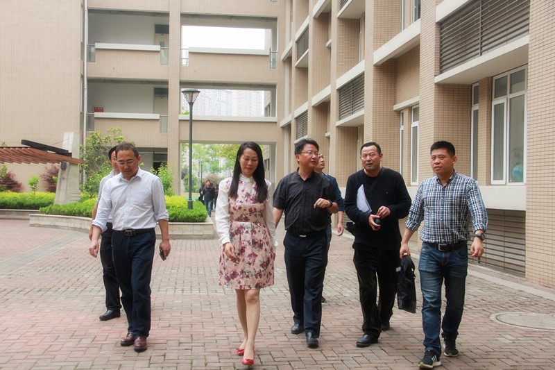 【花港一小】花港一小迎接南京市“学校校舍修建与管理”工作检查