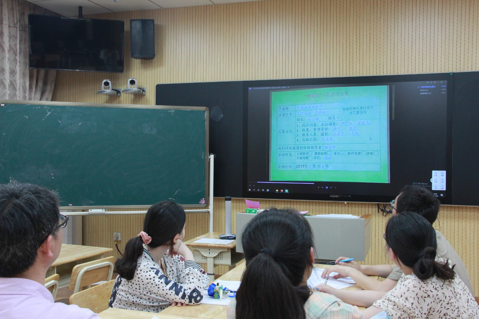 观看学习视频.JPG