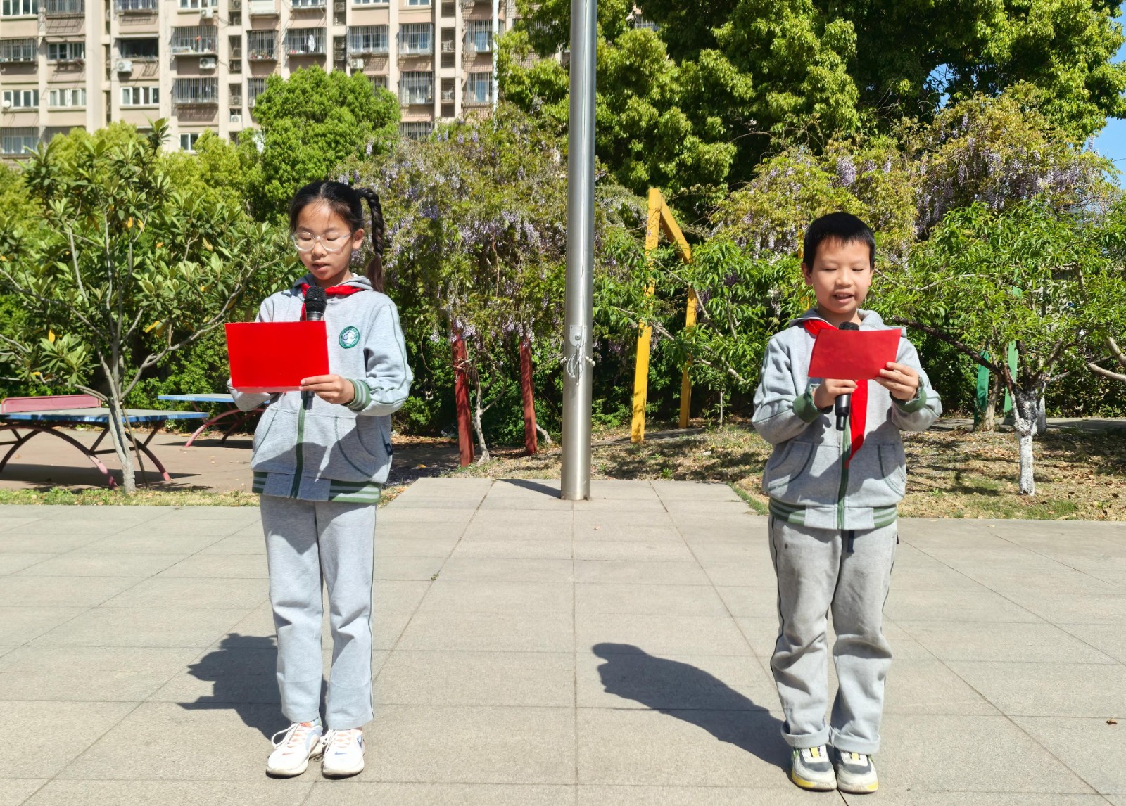 【花港一小】书中自有黄金屋花港一小第十周主题升旗仪式