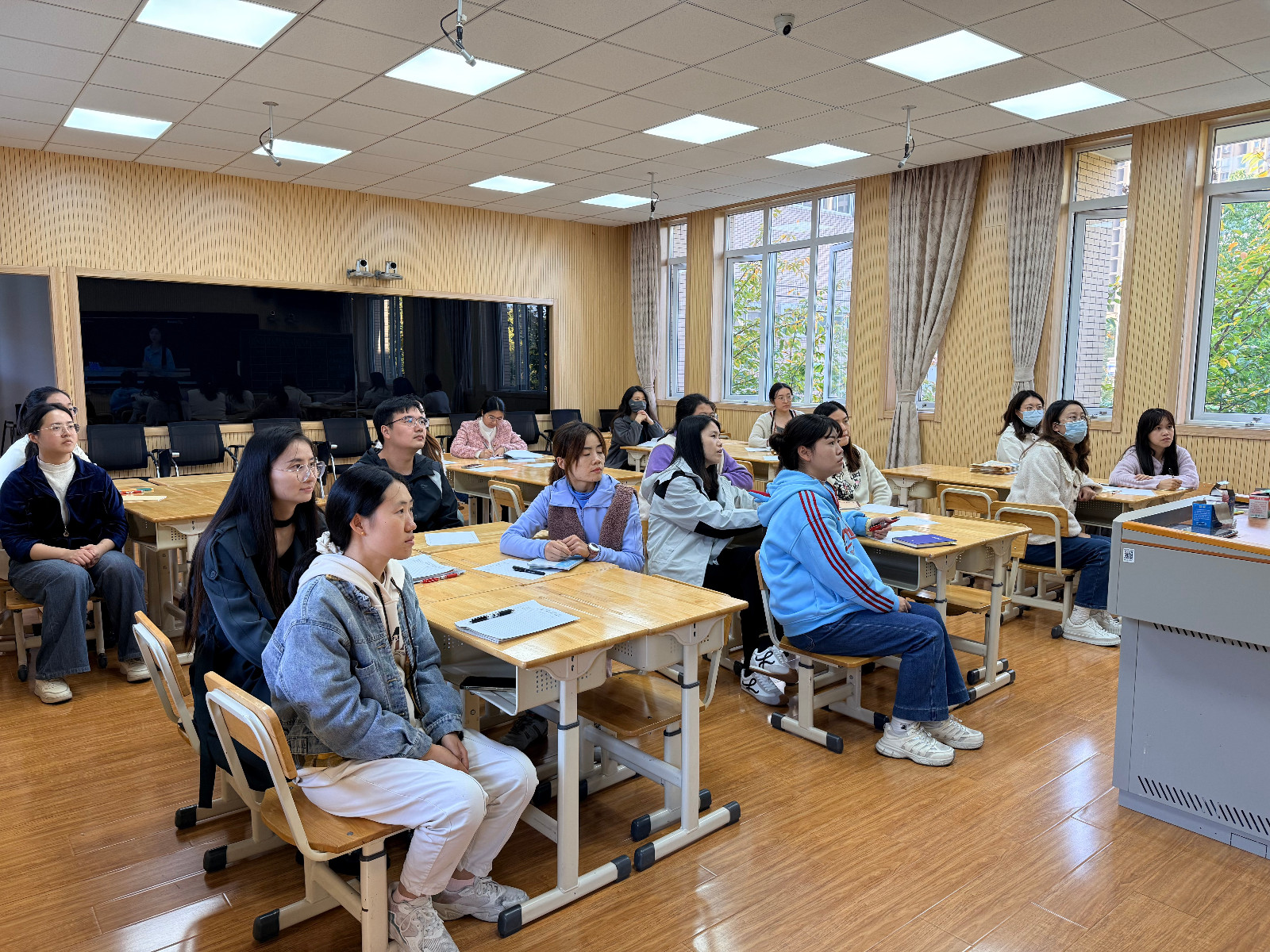 语文组2.jpg 语文组2.jpg