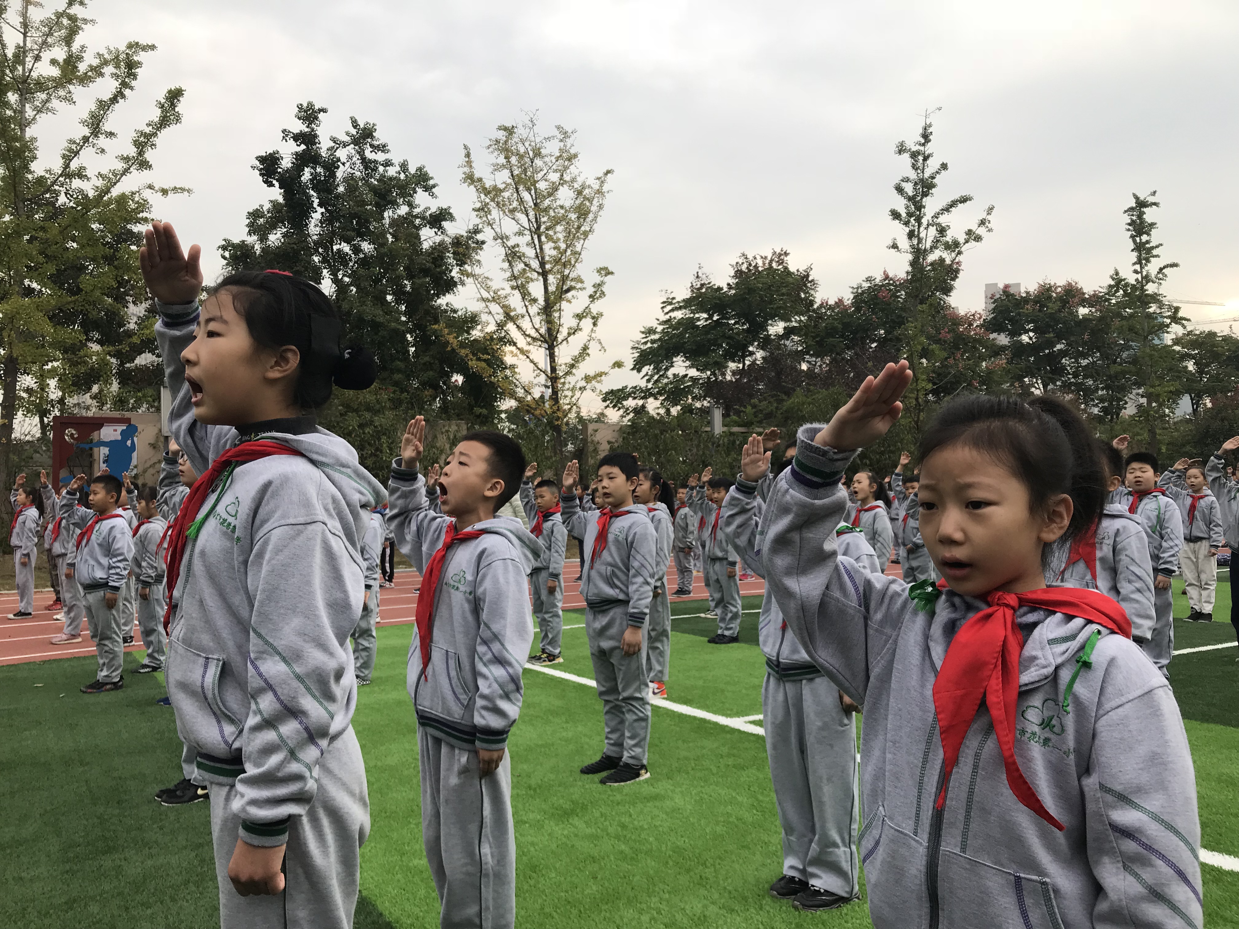 【花港一小】尊老敬老 ——花港一小第九周主题升旗仪式