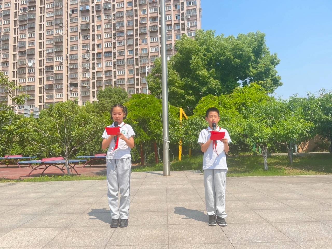 “粽叶飘香话端午”——花港一小第16周主题升旗仪式
