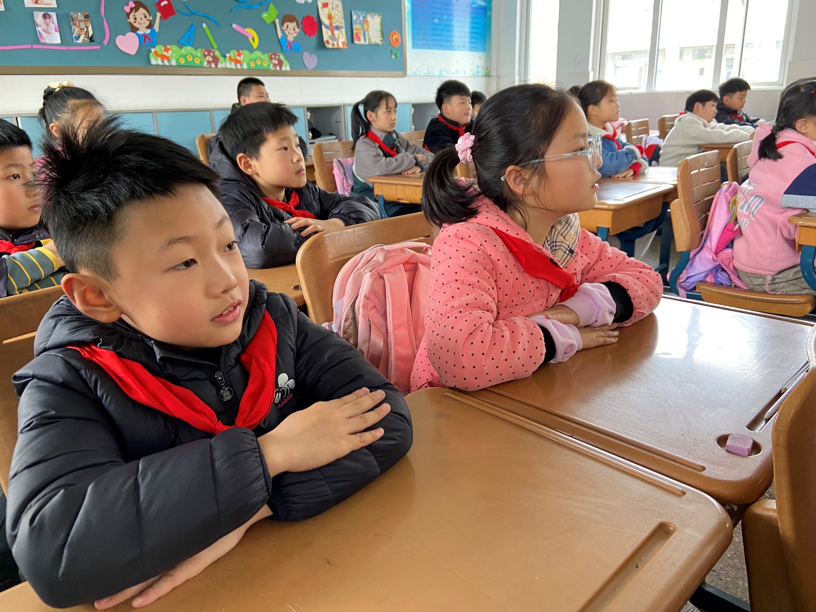 【花港一小】珍爱生命 学会自护——花港第一小学主题班会