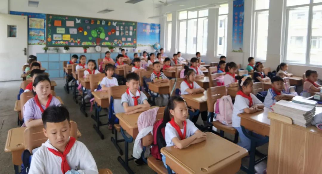 【花港一小】我们的节日——端午 巧手编彩绳，浓情过端午