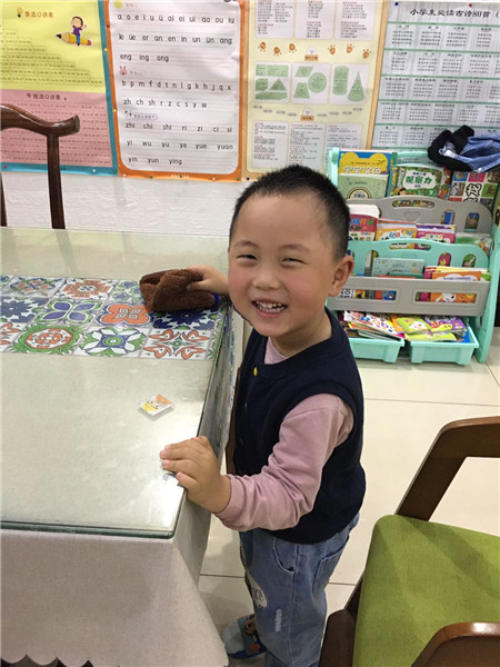 擦桌子1.jpg