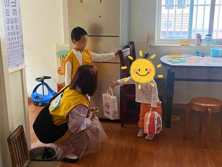 关爱困境儿童 传递爱心温情_html_m2c8bb573.jpg