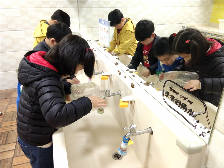 照顾小蜗牛.jpg