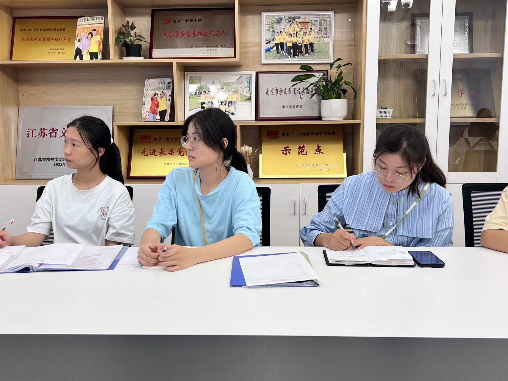 守师德初心 绽师德之美_html_m604846ef.jpg