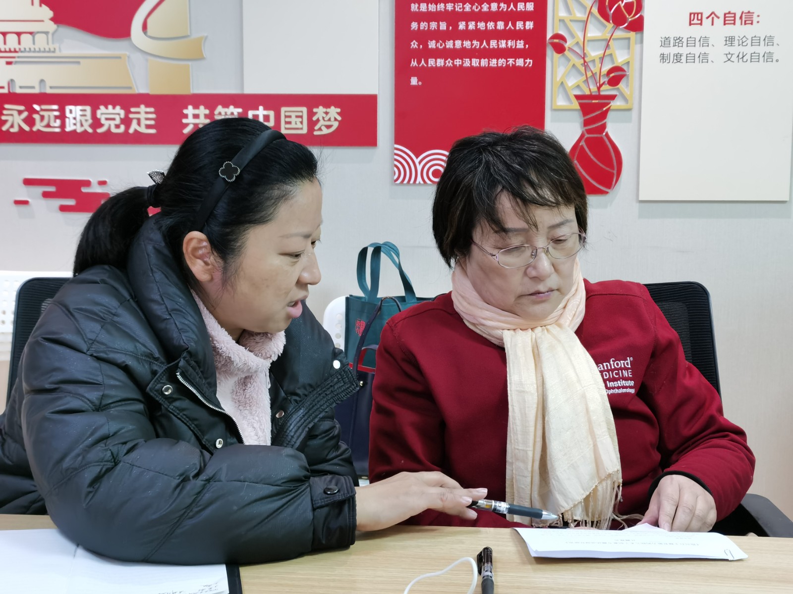 葛园与江群老师交流.jpg