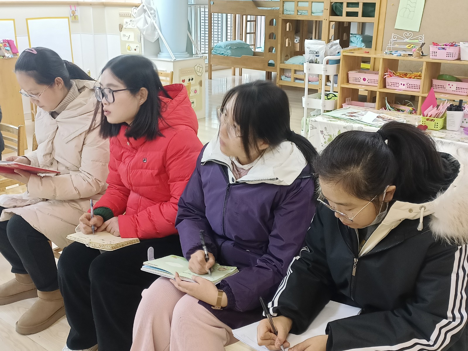 教师研讨.jpg