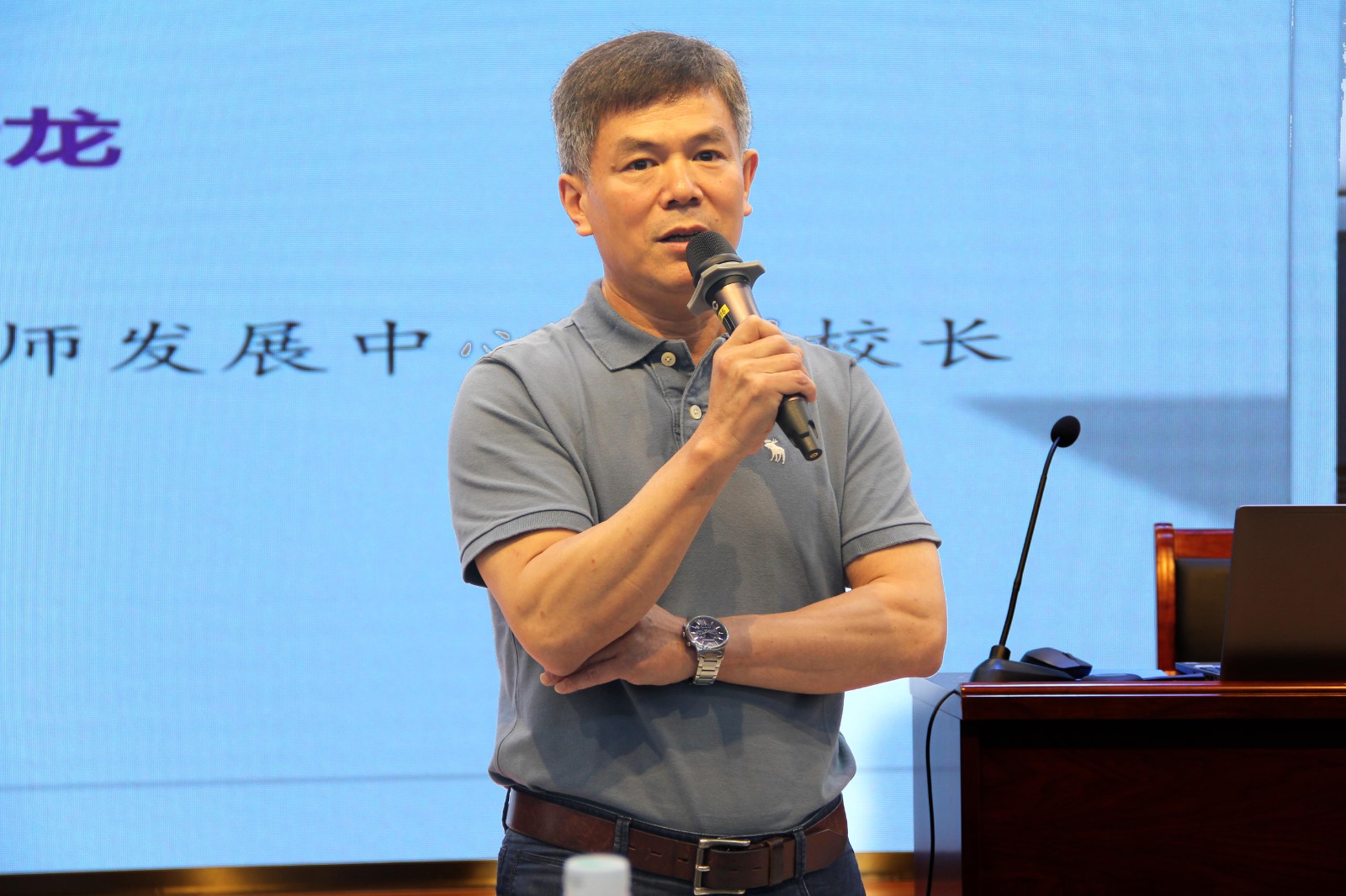 窦仕龙校长讲话.JPG