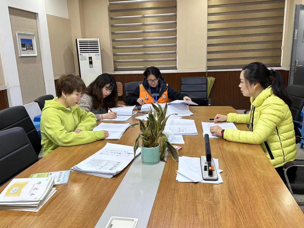 【同行二小·教学】赛课助提升 教师展风采——记晓记晓庄二小英语组校本研修系列活动（二）(1)_html_727f463a.jpg