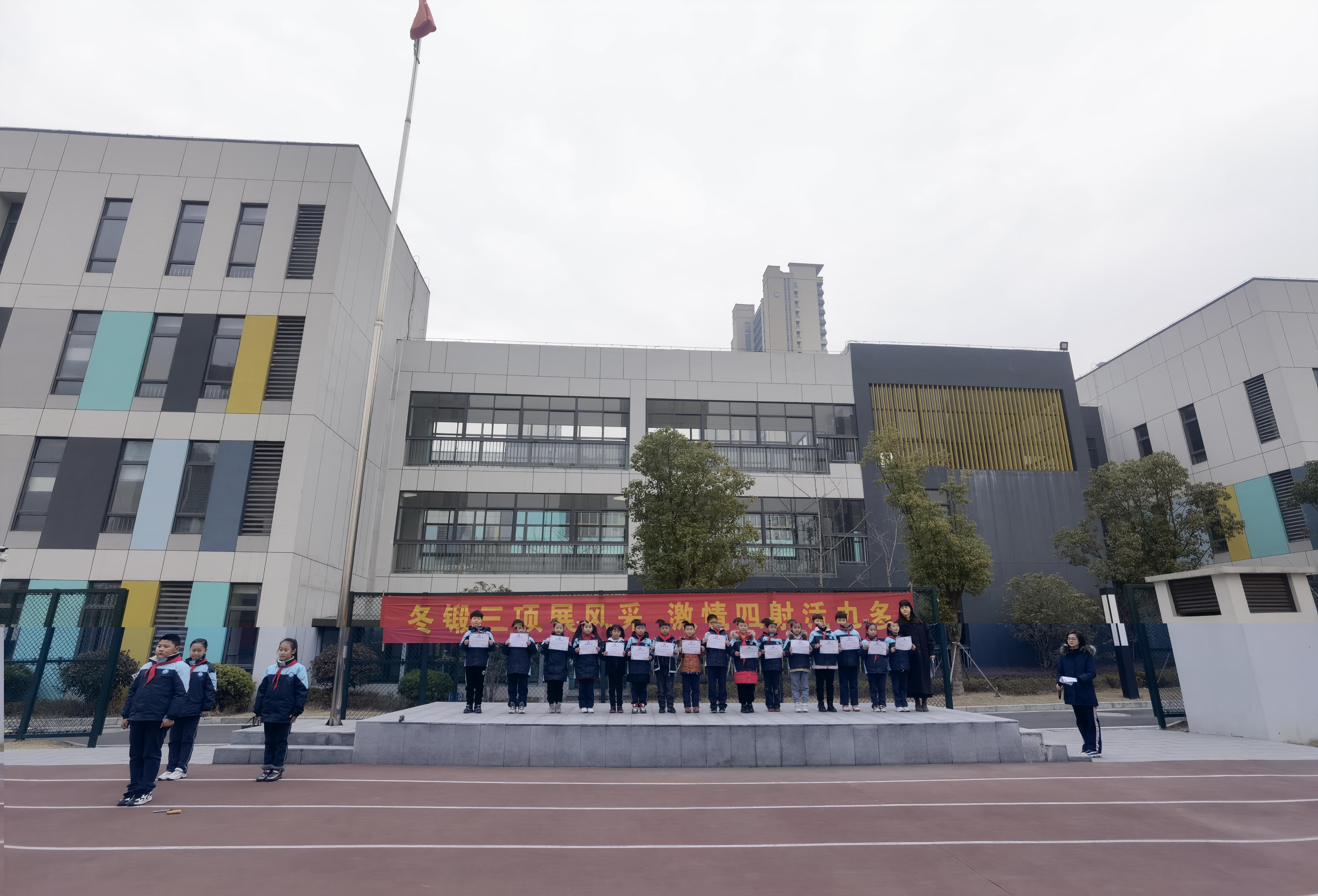 1.10晨会报道_html_715d6f76.jpg