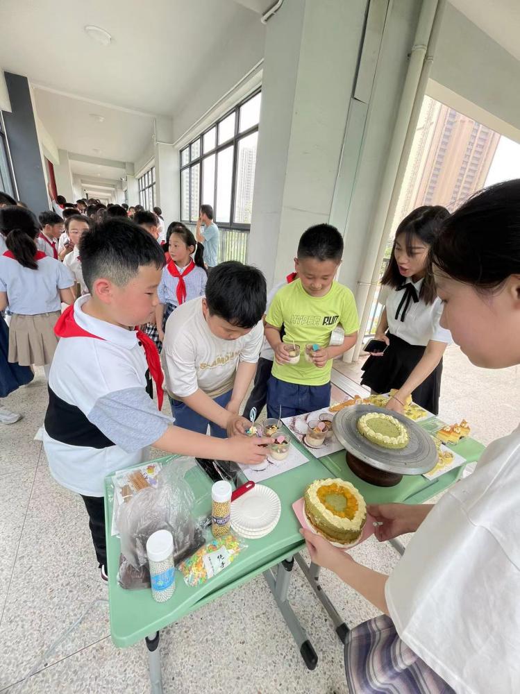 【正学丁三】劳动乐体验 快乐伴童行_html_5e55ba56.jpg
