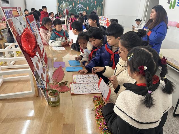 【正学丁三】灵蛇启智 精彩无“笔”—— 南京市丁家庄第三小学一、二年级无纸化测试活动_html_m4be3f965.jpg