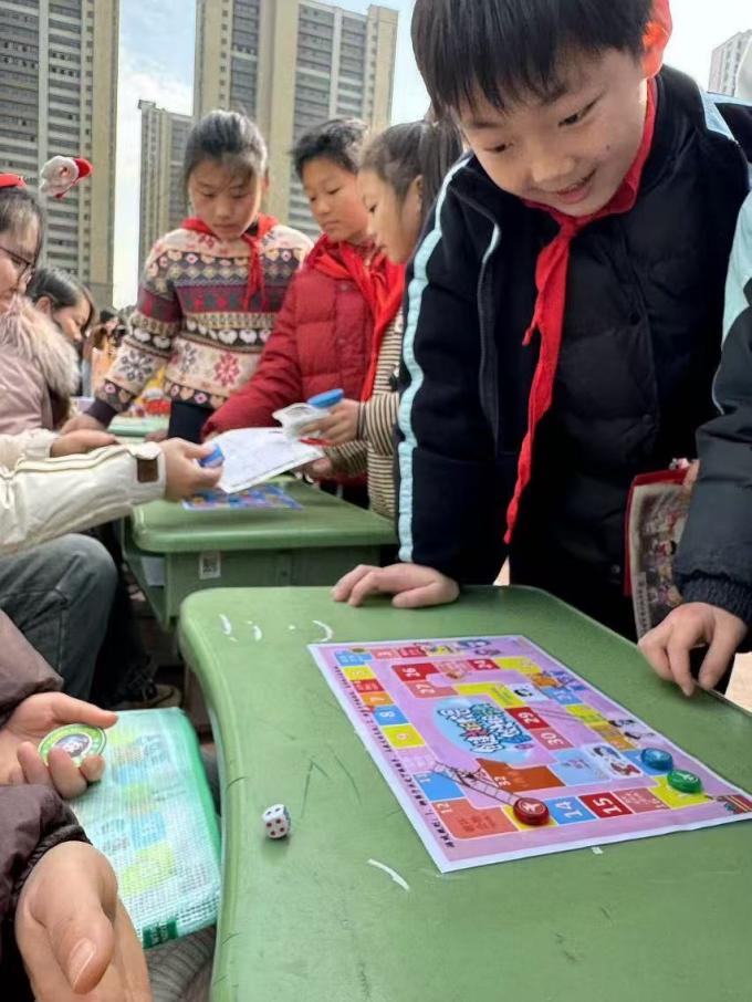 满媛 游园会 报道(1)_html_6f253864.jpg