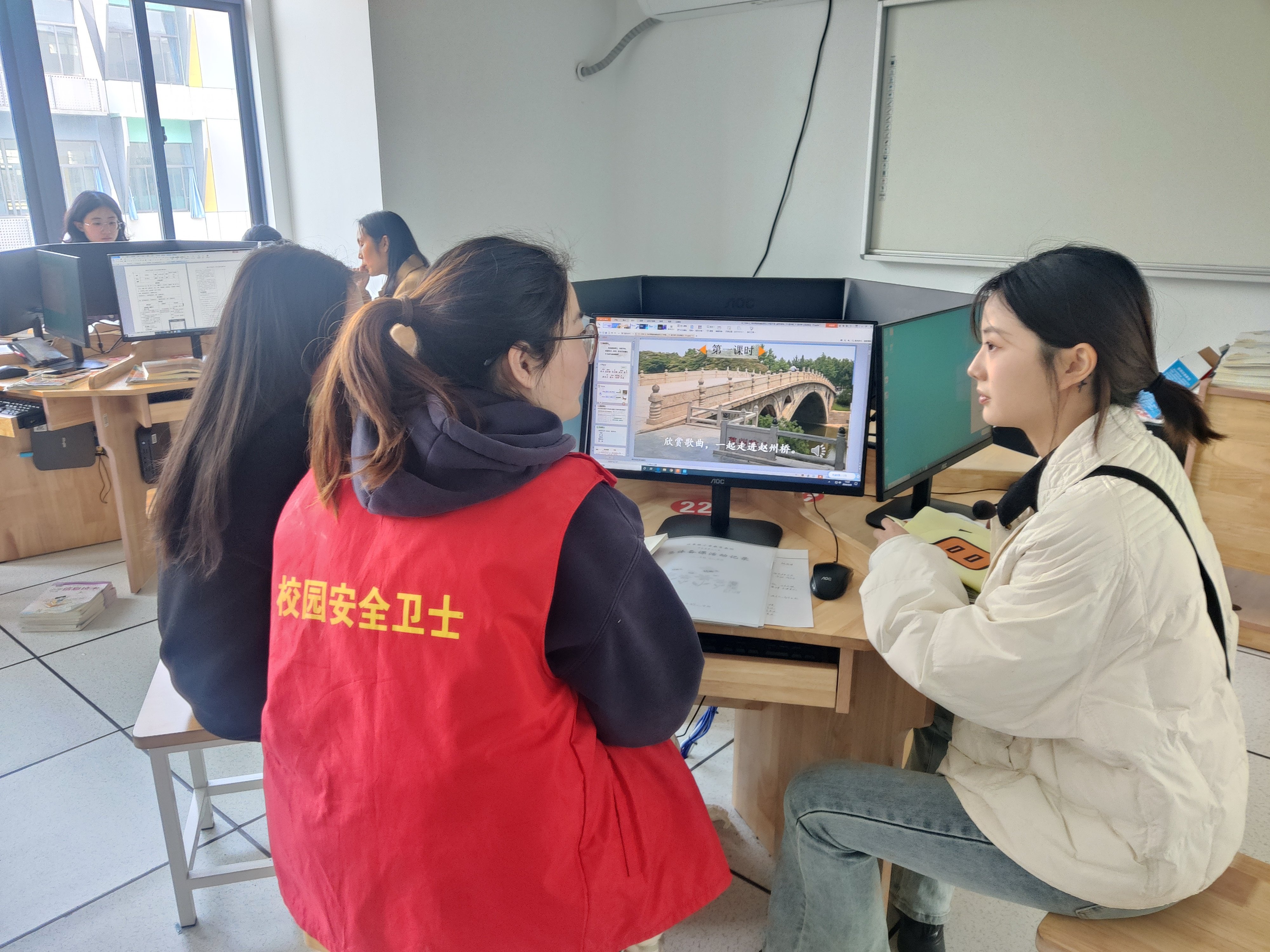 【正学丁三·教学】集体备课谋实效 全力抒写奋进篇——南京市丁家庄第三小学语文组集体备课活动侧记_html_7c237ac.jpg