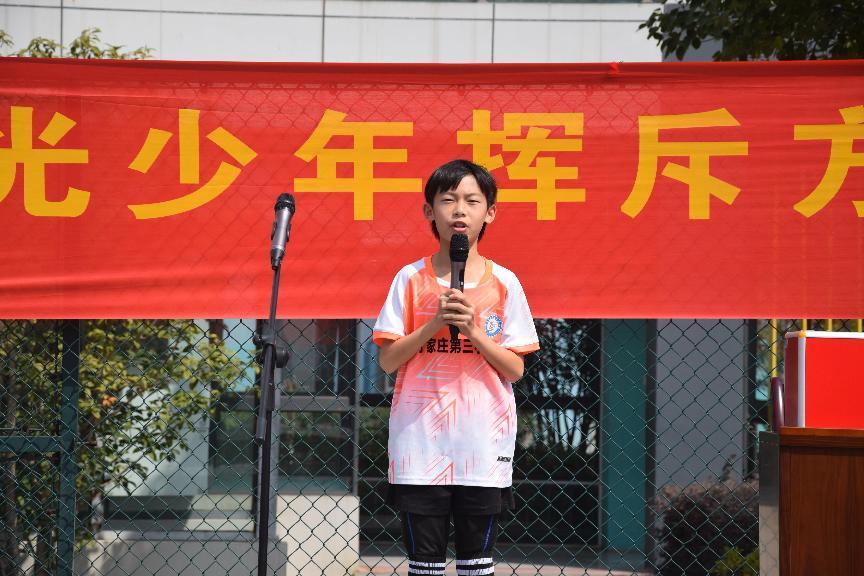 【正学丁三】“竞技绿茵，闪亮人生”——南京市丁家庄第三小学第三届校园足球春季联赛开幕式活动侧记_html_64f9317a.jpg
